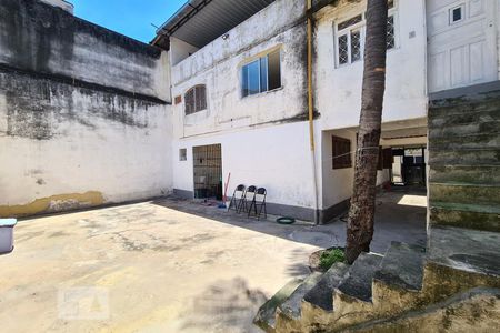 Casa à venda com 252m², 5 quartos e 3 vagas Casa à venda com 252m², 5 quartos e 3 vagasÁrea Externa de Fundos
