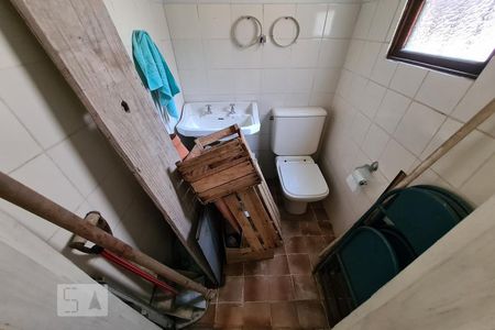 Casa à venda com 252m², 5 quartos e 3 vagas Casa à venda com 252m², 5 quartos e 3 vagasKitnet - Banheiro