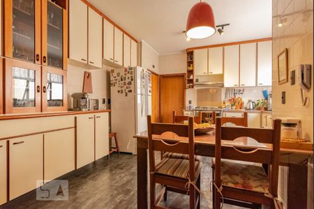 Apartamento à venda com 140m², 3 quartos e 2 vagas Apartamento à venda com 140m², 3 quartos e 2 vagasCozinha