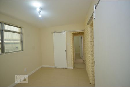 Quarto 1 de apartamento para alugar com 2 quartos, 60m² em Icaraí, Niterói