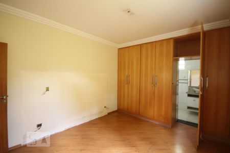 Suíte 1 de casa à venda com 5 quartos, 331m² em Vila Brasilina, São Paulo
