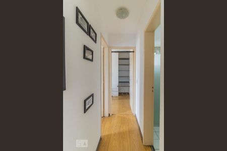 Corredor de apartamento para alugar com 2 quartos, 47m² em Cidade Luz, São Paulo