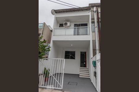 Casa de condomínio à venda com 90m², 3 quartos e 1 vaga Casa de condomínio à venda com 90m², 3 quartos e 1 vagaFachada