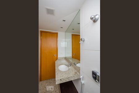 Apartamento à venda com 90m², 3 quartos e 3 vagasBanheiro Social