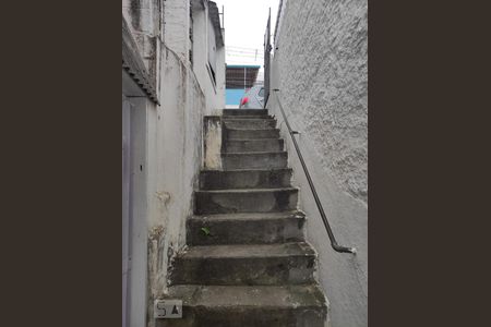 Casa para alugar com 80m², 2 quartos e sem vagaEscada