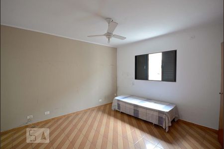 Casa à venda com 180m², 3 quartos e 3 vagas Casa à venda com 180m², 3 quartos e 3 vagasQuarto 2