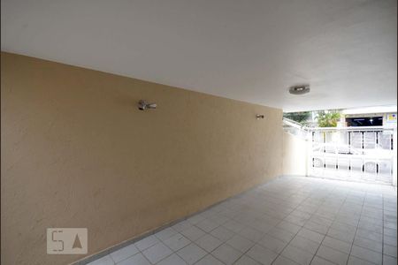 Casa à venda com 180m², 3 quartos e 3 vagas Casa à venda com 180m², 3 quartos e 3 vagasGaragem