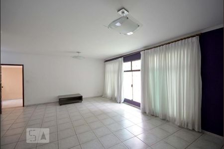 Sala de casa à venda com 3 quartos, 180m² em Jardim da Glória, São Paulo