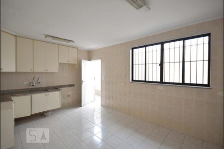 Casa à venda com 180m², 3 quartos e 3 vagas Casa à venda com 180m², 3 quartos e 3 vagasCozinha