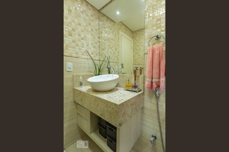 Casa de condomínio à venda com 320m², 4 quartos e 4 vagasLavabo