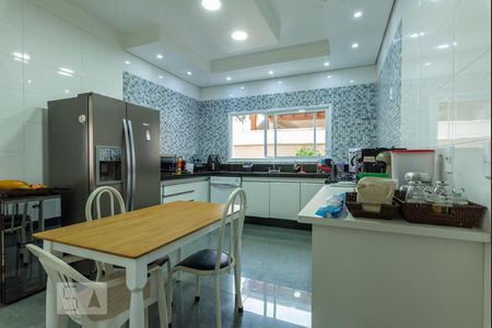 Casa de condomínio à venda com 320m², 4 quartos e 4 vagasCozinha