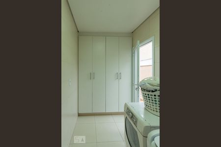 Casa de condomínio à venda com 320m², 4 quartos e 4 vagasLavanderia