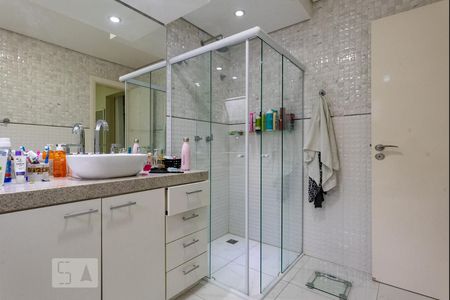 Casa de condomínio à venda com 320m², 4 quartos e 4 vagasBanheiro da Suíte 1