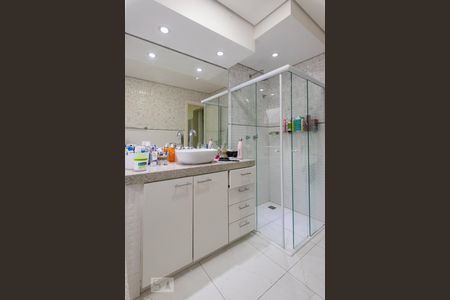 Casa de condomínio à venda com 320m², 4 quartos e 4 vagasBanheiro da Suíte 1