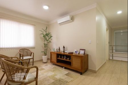 Casa de condomínio à venda com 320m², 4 quartos e 4 vagasSala de TV