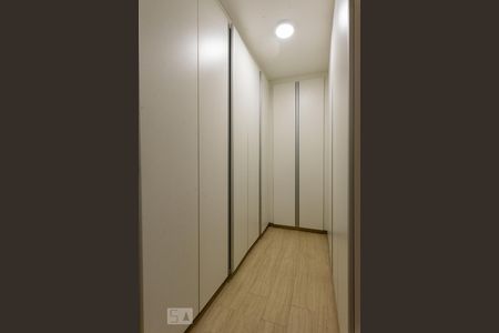 Casa de condomínio à venda com 320m², 4 quartos e 4 vagasCloset da suíte 1
