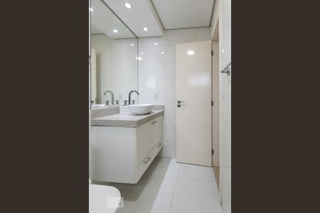 Casa de condomínio à venda com 320m², 4 quartos e 4 vagasBanheiro da Suíte 3