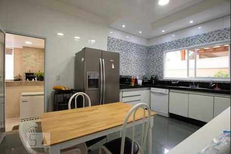 Casa de condomínio à venda com 320m², 4 quartos e 4 vagasCozinha