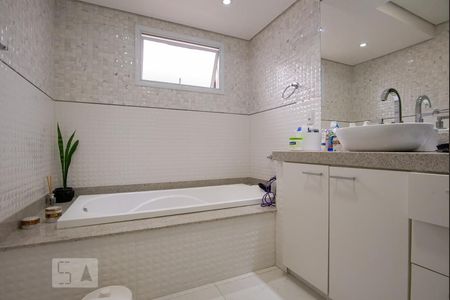 Casa de condomínio à venda com 320m², 4 quartos e 4 vagasBanheiro da Suíte 1