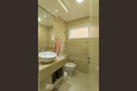 Casa de condomínio à venda com 320m², 4 quartos e 4 vagasLavabo