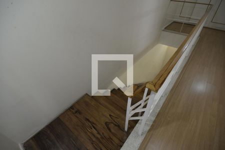 Casa à venda com 170m², 3 quartos e 2 vagasEscada