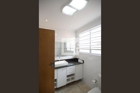 Casa à venda com 170m², 3 quartos e 2 vagasBanheiro