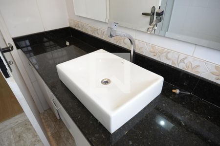 Casa à venda com 170m², 3 quartos e 2 vagasBanheiro