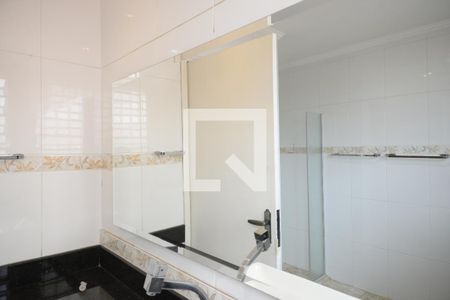 Casa à venda com 170m², 3 quartos e 2 vagasBanheiro