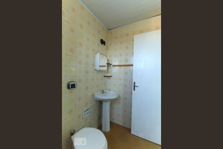 Banheiro de kitnet/studio para alugar com 1 quarto, 40m² em São José, Porto Alegre