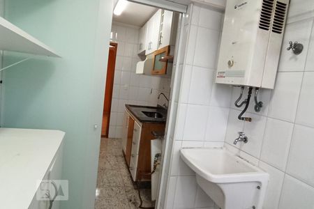 Apartamento à venda com 77m², 3 quartos e 2 vagas Apartamento à venda com 77m², 3 quartos e 2 vagasDetalhe da area de serviço