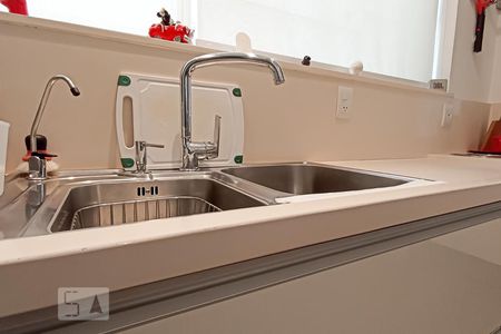 Casa de condomínio à venda com 500m², 5 quartos e 4 vagasDetalhe cozinha - Pia