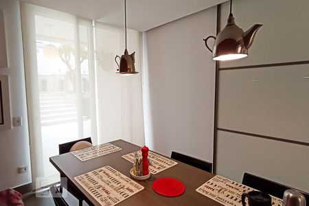 Casa de condomínio à venda com 500m², 5 quartos e 4 vagasCopa