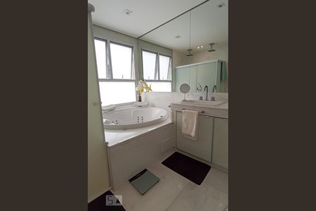 Casa de condomínio à venda com 500m², 5 quartos e 4 vagasBanheiro suíte master