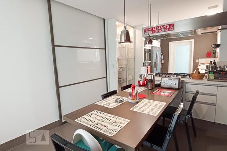 Casa de condomínio à venda com 500m², 5 quartos e 4 vagasCopa