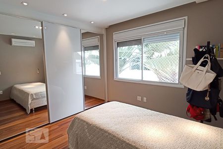 Casa de condomínio à venda com 500m², 5 quartos e 4 vagasSuíte 4