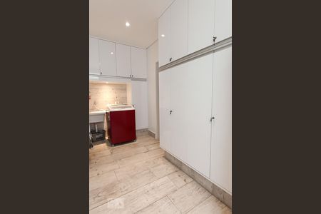 Casa de condomínio à venda com 500m², 5 quartos e 4 vagasÁrea de serviço