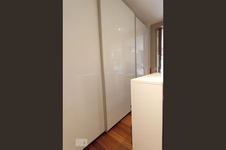 Casa de condomínio à venda com 500m², 5 quartos e 4 vagasCloset suíte master
