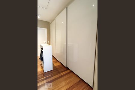 Casa de condomínio à venda com 500m², 5 quartos e 4 vagasCloset suíte master