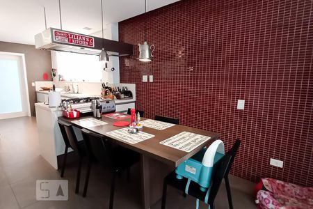 Casa de condomínio à venda com 500m², 5 quartos e 4 vagasCopa