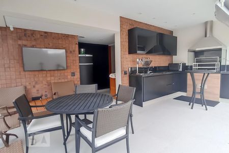 Casa de condomínio à venda com 500m², 5 quartos e 4 vagasDetalhe piscina com churrasqueira