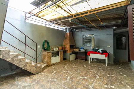 Casa à venda com 160m², 4 quartos e 2 vagas Casa à venda com 160m², 4 quartos e 2 vagasQuintal