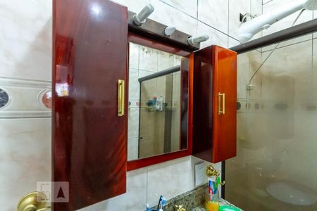 Casa à venda com 160m², 4 quartos e 2 vagas Casa à venda com 160m², 4 quartos e 2 vagasEspelho