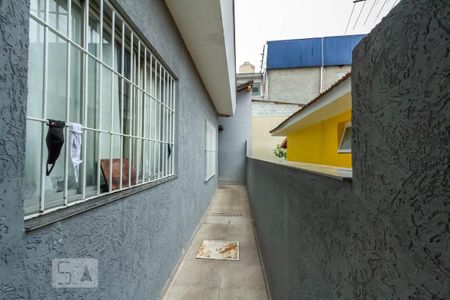 Casa à venda com 160m², 4 quartos e 2 vagas Casa à venda com 160m², 4 quartos e 2 vagasCorredor lateral