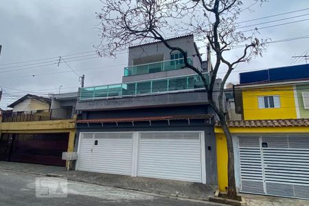 Casa à venda com 160m², 4 quartos e 2 vagas Casa à venda com 160m², 4 quartos e 2 vagasFachada