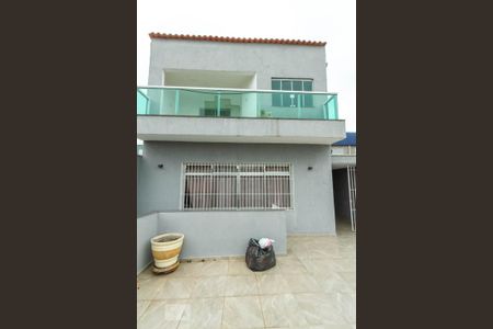 Casa à venda com 160m², 4 quartos e 2 vagas Casa à venda com 160m², 4 quartos e 2 vagasVaranda