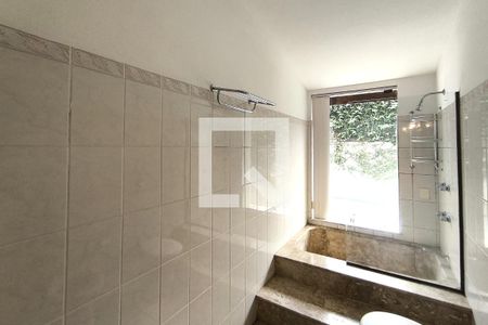 Banheiro da Suíte de casa de condomínio para alugar com 3 quartos, 237m² em Jardim Europa, Jundiaí