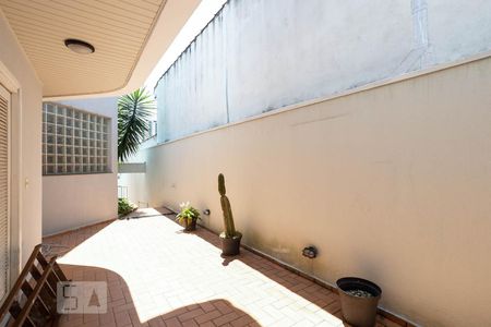 Casa à venda com 297m², 3 quartos e 2 vagasCorredor externo