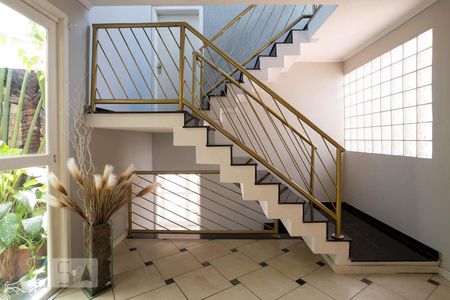 Casa à venda com 297m², 3 quartos e 2 vagasEscada