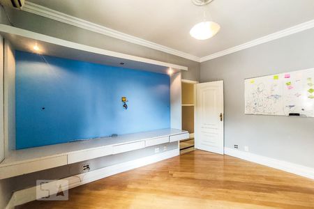 Casa à venda com 750m², 5 quartos e 5 vagasSuíte 4