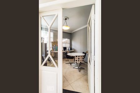 Casa à venda com 750m², 5 quartos e 5 vagasEscritório